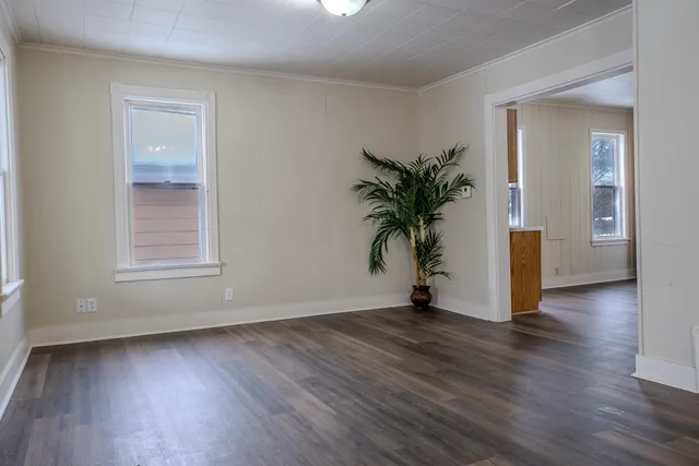 $180,000 | 904 West 8th Avenue, Oshkosh, WI 54902