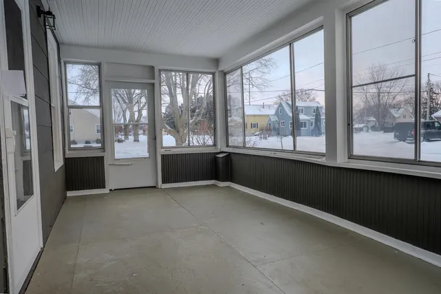 $180,000 | 904 West 8th Avenue, Oshkosh, WI 54902