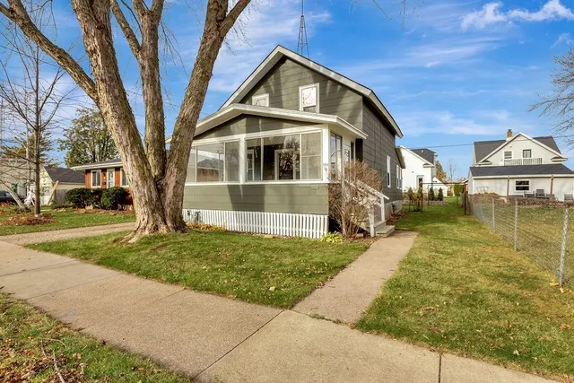 $180,000 | 904 West 8th Avenue, Oshkosh, WI 54902