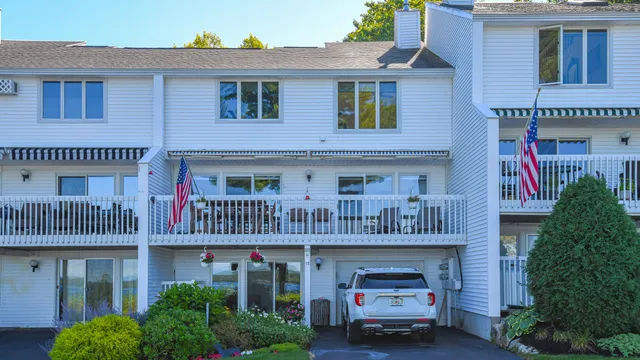 $849,900 | 15 Goodridge Drive, Unit 15, Naples, ME 04055