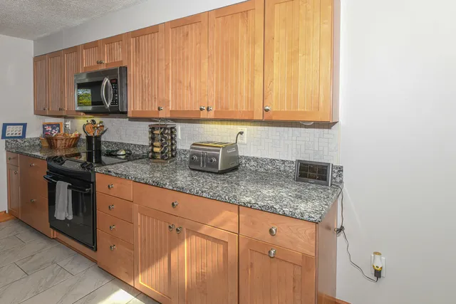$849,900 | 15 Goodridge Drive, Unit 15, Naples, ME 04055