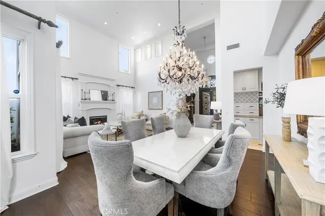 a view of entryway with garden