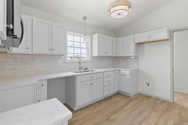 $289,900 | 66 Cobblestone Boulevard, Gas City, IN 46933