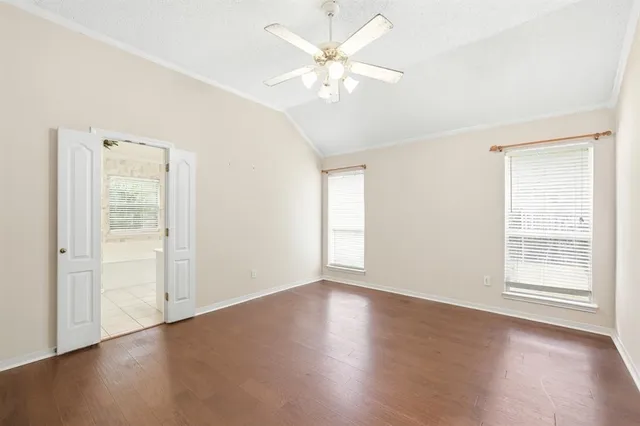 $299,900 | 621 Yukon Pass Drive, Hewitt, TX 76643