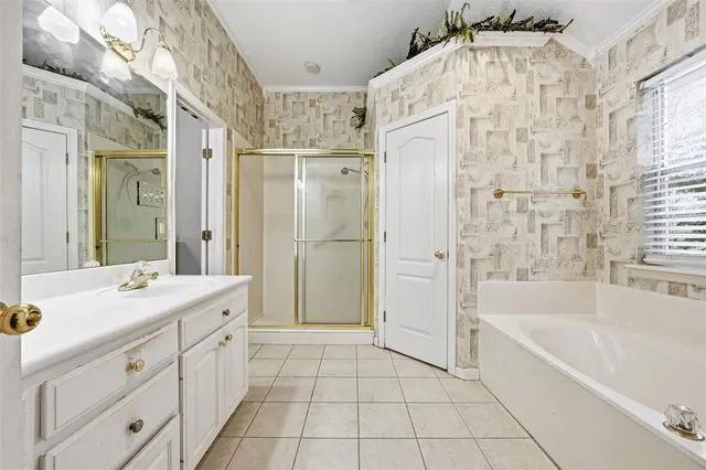 $299,900 | 621 Yukon Pass Drive, Hewitt, TX 76643