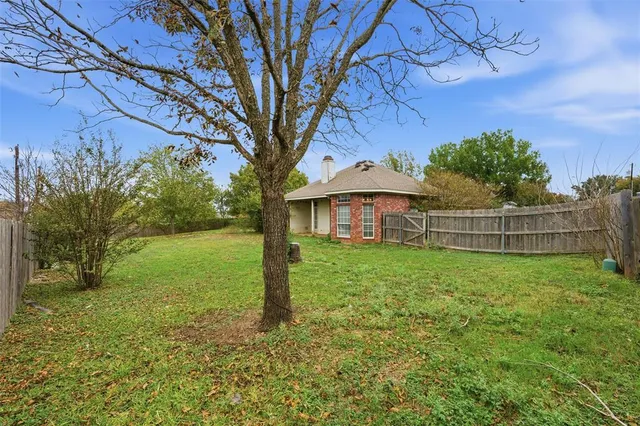 $299,900 | 621 Yukon Pass Drive, Hewitt, TX 76643