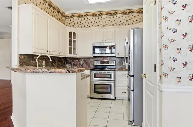 $299,900 | 621 Yukon Pass Drive, Hewitt, TX 76643