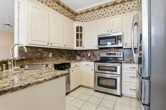 $299,900 | 621 Yukon Pass Drive, Hewitt, TX 76643