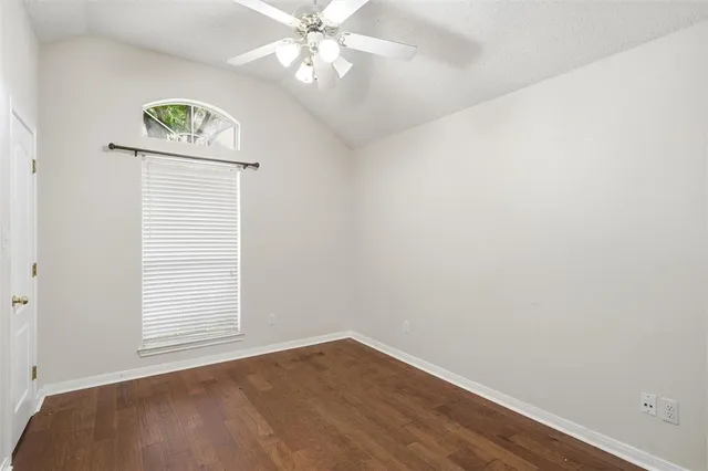 $299,900 | 621 Yukon Pass Drive, Hewitt, TX 76643