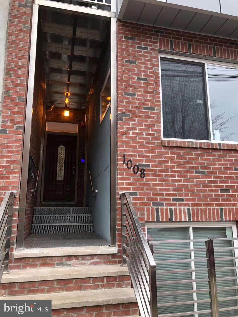 1008 Green Street Philadelphia, PA 19123 - Photo 1 of 40 a view of entryway