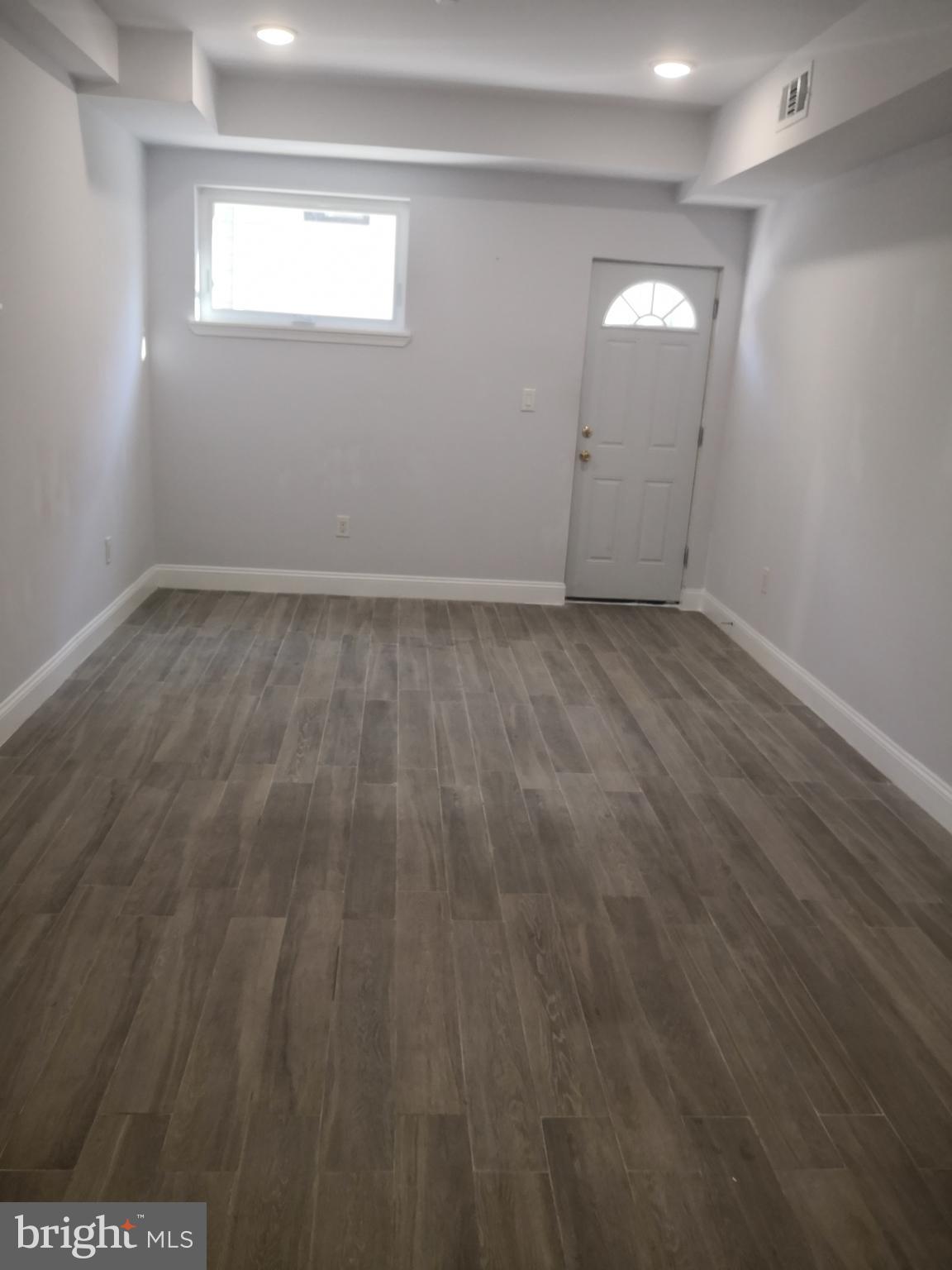 1008 Green Street Philadelphia, PA 19123 - Photo 14 of 40 an empty room with a window