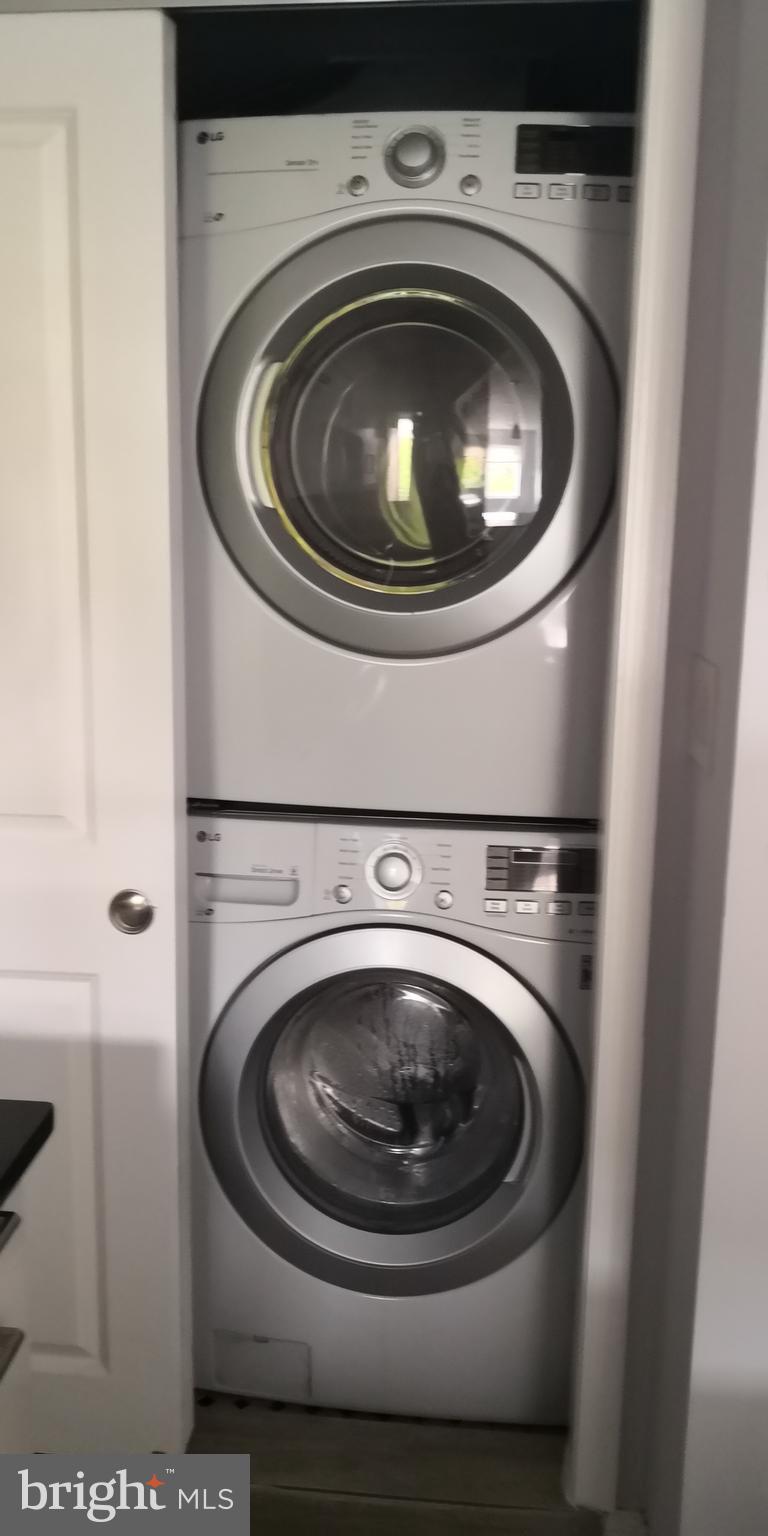 1008 Green Street Philadelphia, PA 19123 - Photo 29 of 40 a utility room with dryer and washer