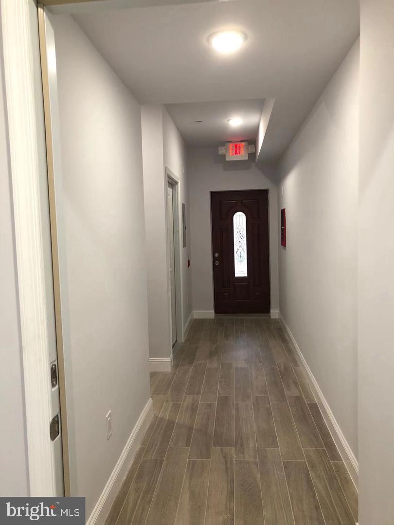 1008 Green Street Philadelphia, PA 19123 - Photo 8 of 40 a view of entryway