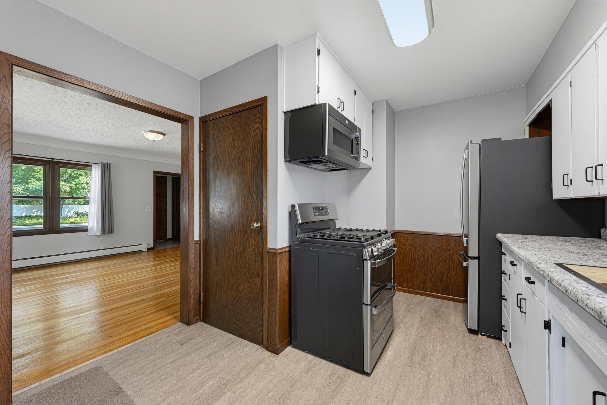 712 Lynn Road Southwest Hutchinson, MN 55350 - Photo 6 of 23 Gallery Image 6