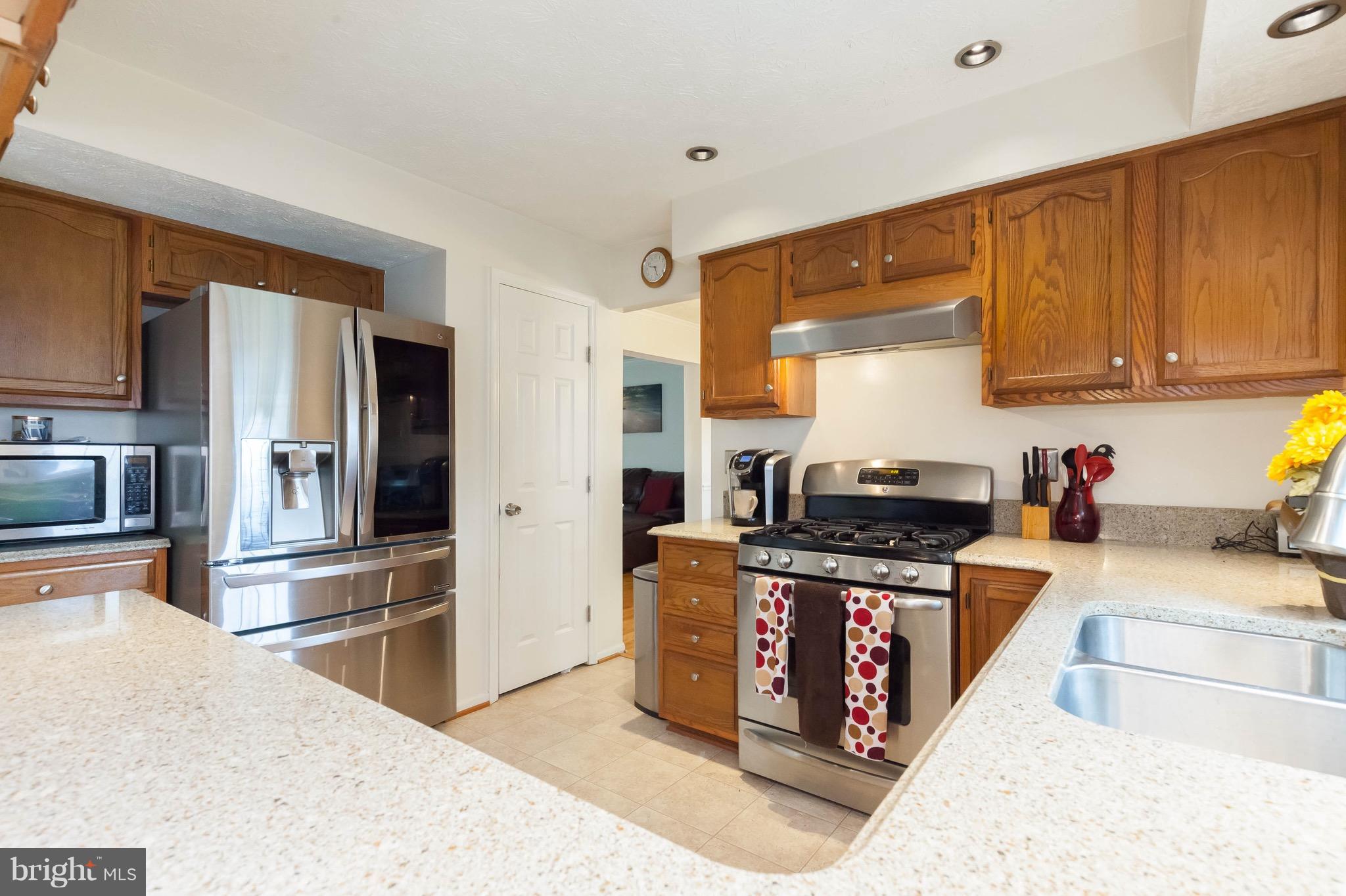 706 Monarch Ridge Road Frederick, MD 21703 - Photo 9 of 30 Kitchen with SS appiances