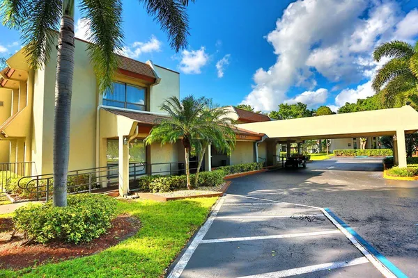 $160,000 | 6401 North University Drive, Unit 210, Tamarac, FL 33321