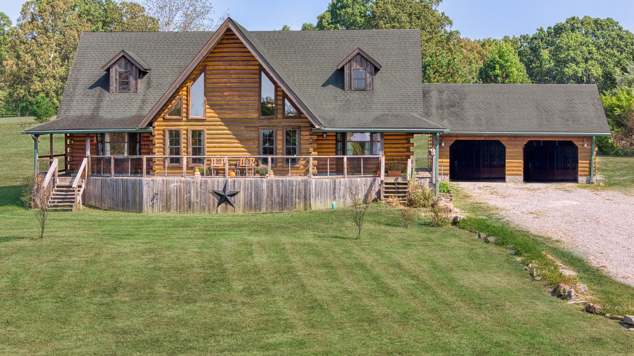 2644 Franklin Road Russellville, KY 42276 - Photo 2 of 40 front view of a house with a yard