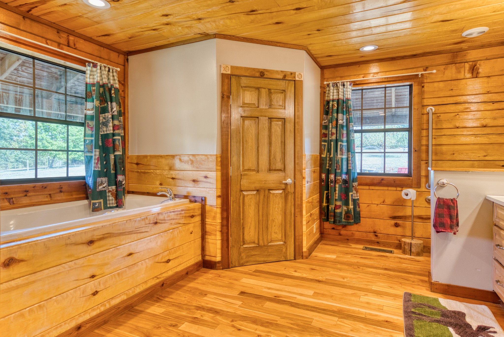 2644 Franklin Road Russellville, KY 42276 - Photo 21 of 40 a view of a bathroom with a tub and a window