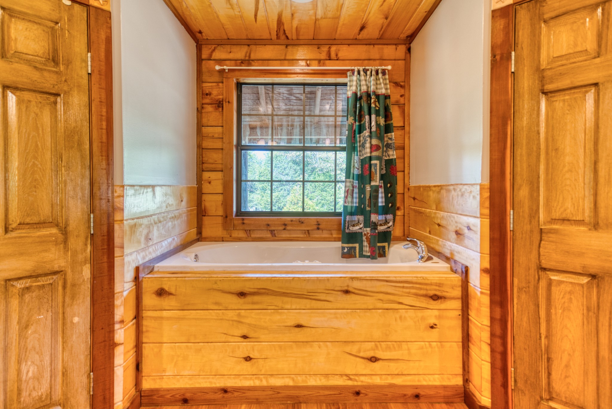 2644 Franklin Road Russellville, KY 42276 - Photo 22 of 40 a bathroom with a bathtub and shower
