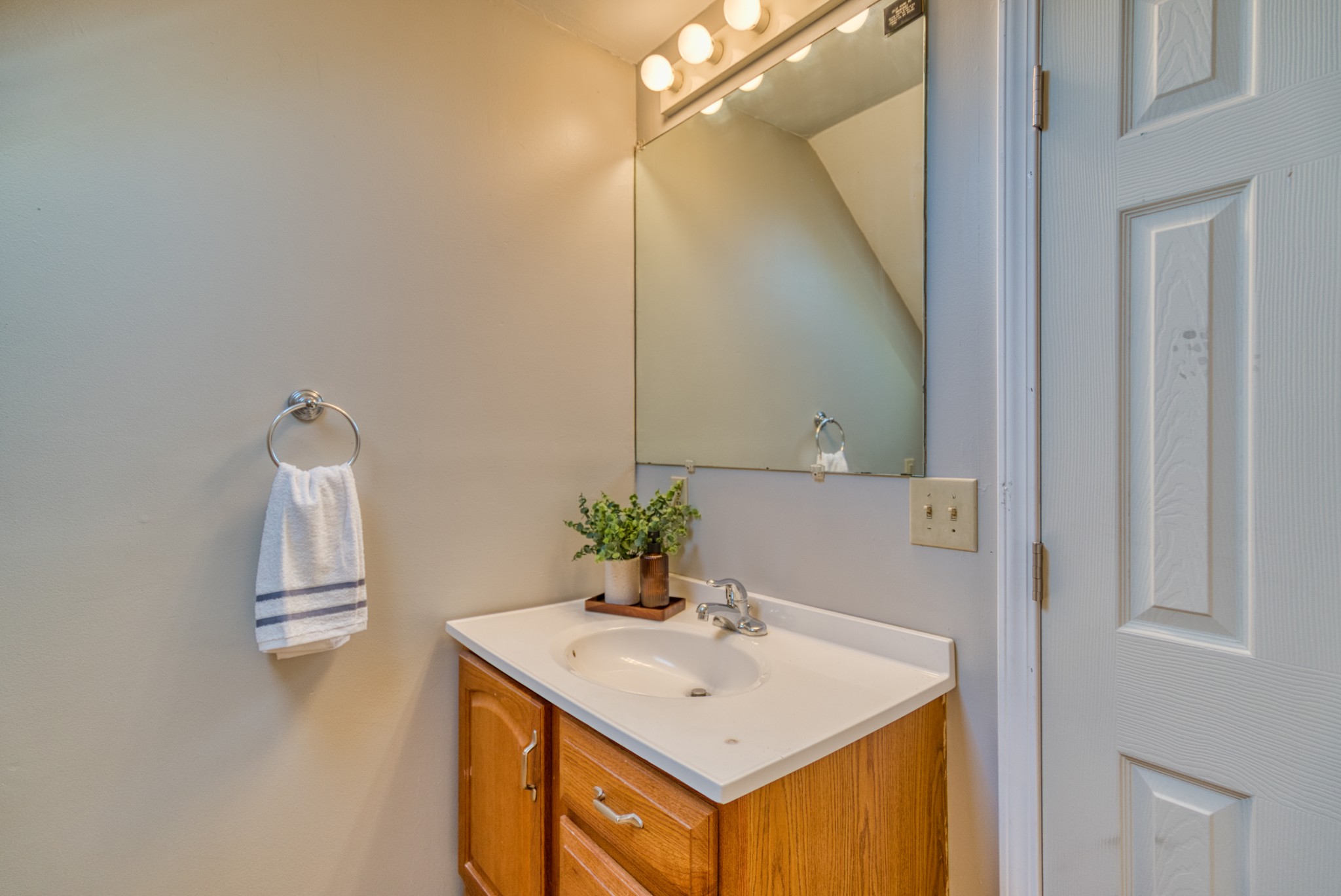 2644 Franklin Road Russellville, KY 42276 - Photo 26 of 40 a bathroom with a sink a mirror and vanity