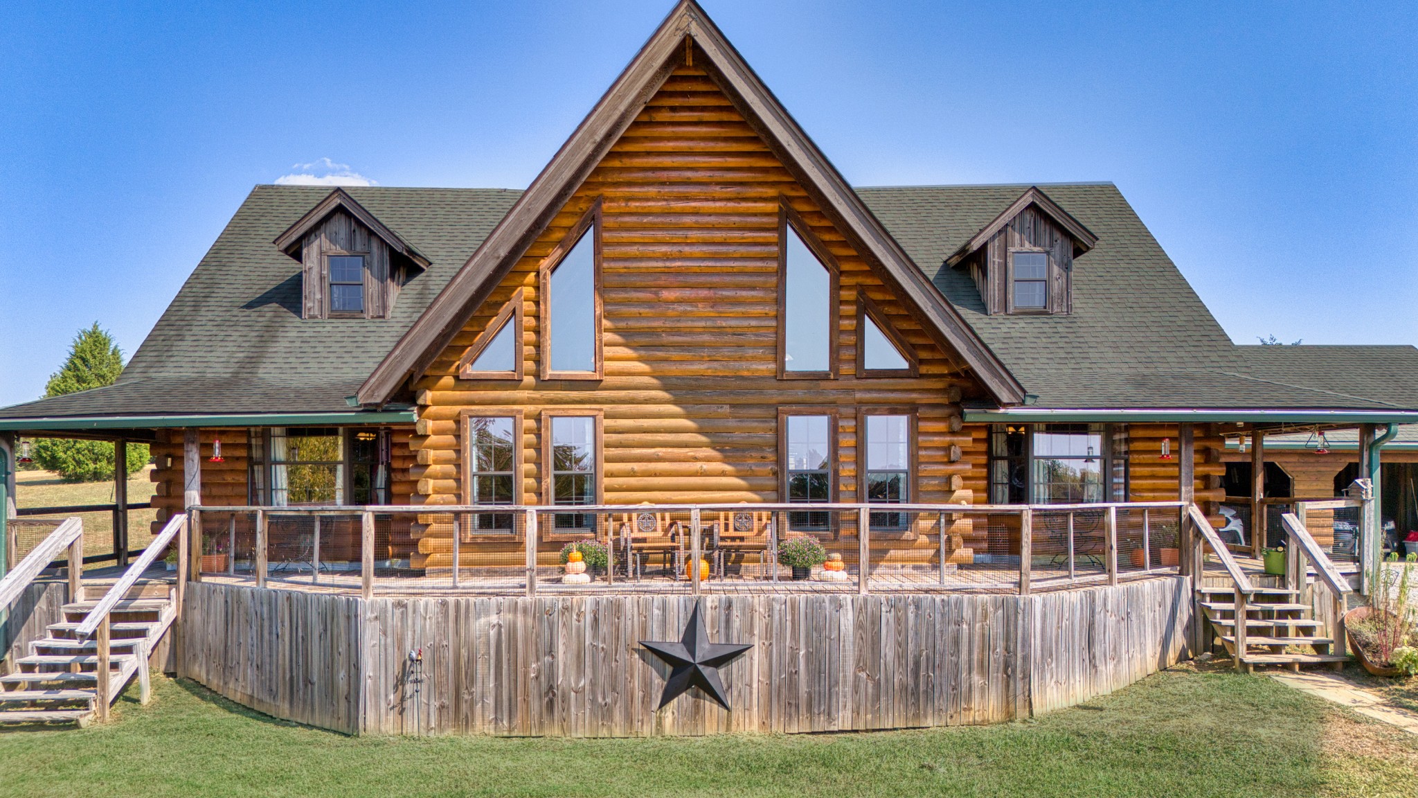 2644 Franklin Road Russellville, KY 42276 - Photo 3 of 40 a front view of a house with a yard
