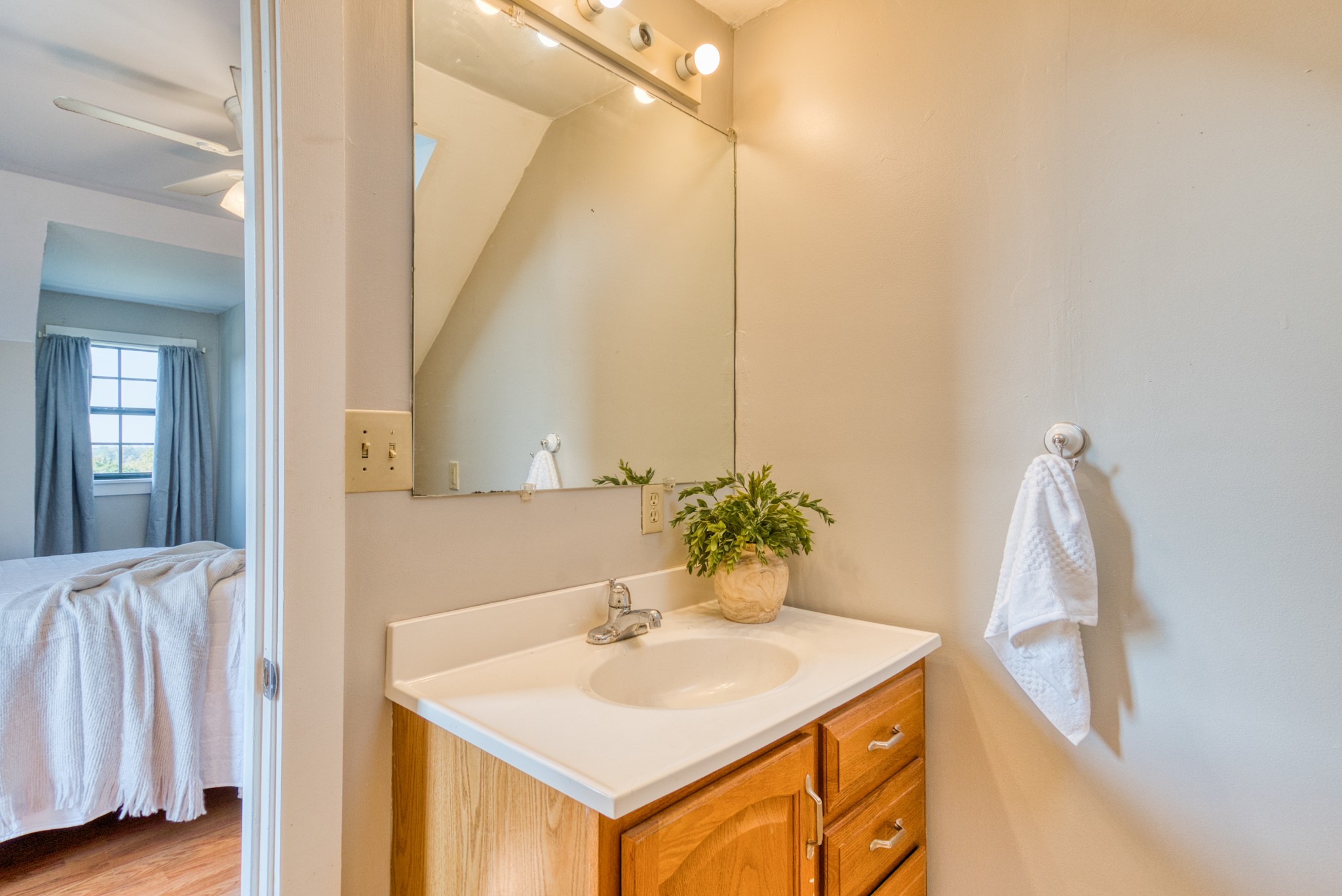 2644 Franklin Road Russellville, KY 42276 - Photo 32 of 40 a bathroom with a sink and mirror