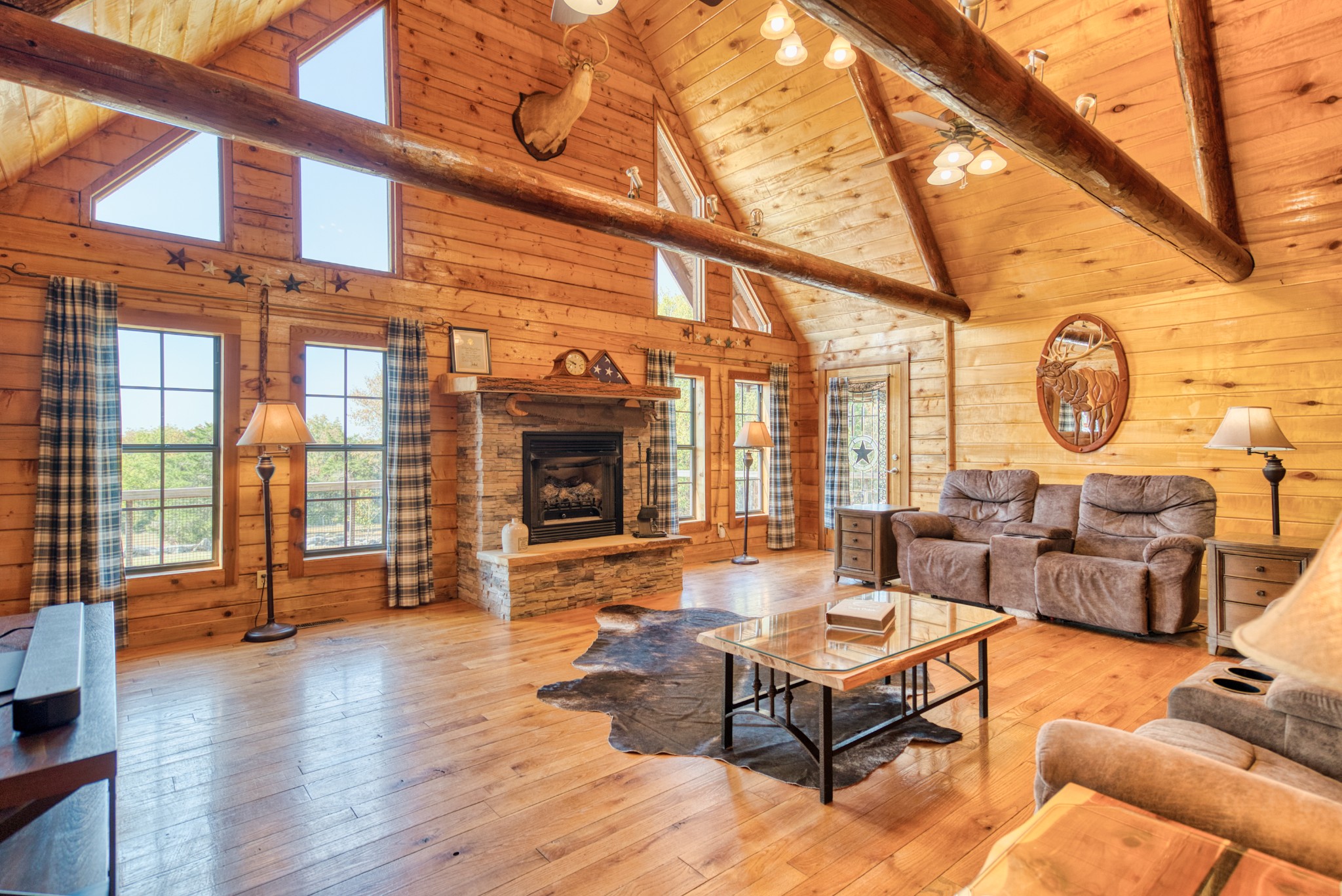 2644 Franklin Road Russellville, KY 42276 - Photo 4 of 40 a living room with furniture and wooden floor