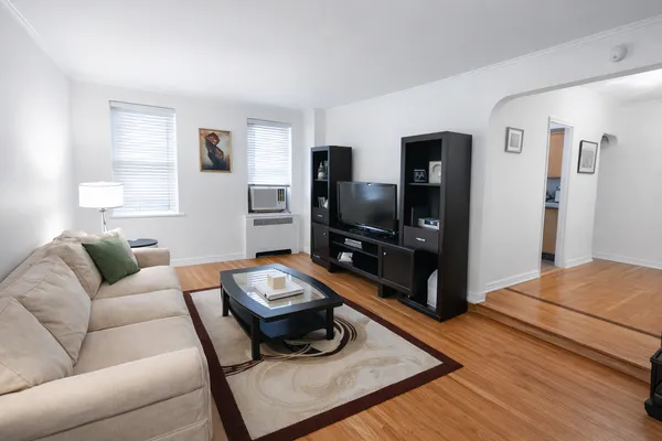$165,000 | 306 East Mosholu Parkway South, Unit 3F | Bedford Park