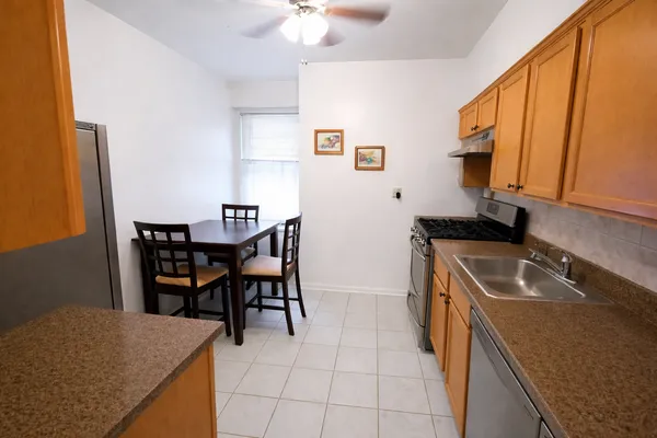 $165,000 | 306 East Mosholu Parkway South, Unit 3F | Bedford Park