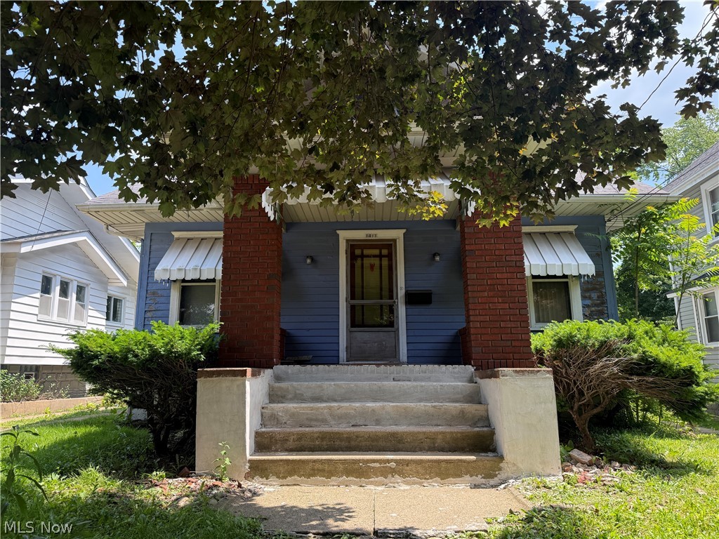 1011 Chalker Street Akron, OH 44310 - Photo 2 of 16