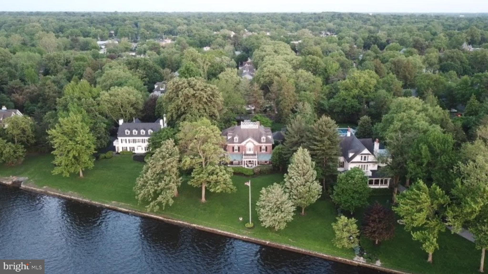 605 Bank Avenue Riverton, NJ 08077 - Photo 4 of 22