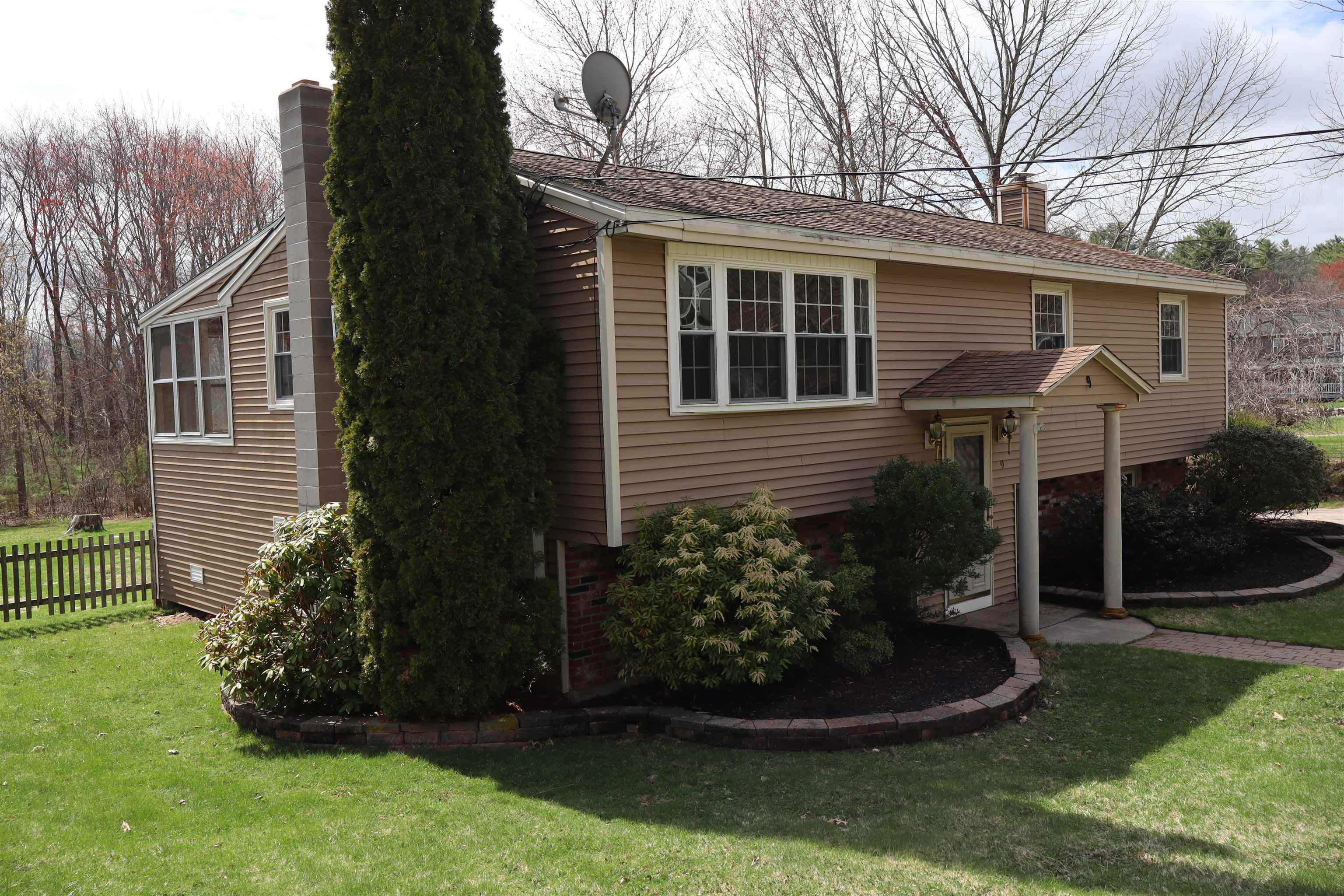 9 Whitehall Terrace Hooksett, NH 03106 - Photo 3 of 29