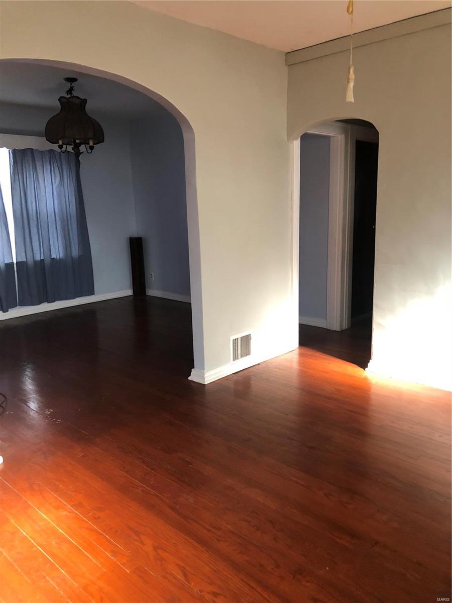 8715 Natural Bridge Road St. Louis, MO 63121 - Photo 3 of 9 Gallery Image 3