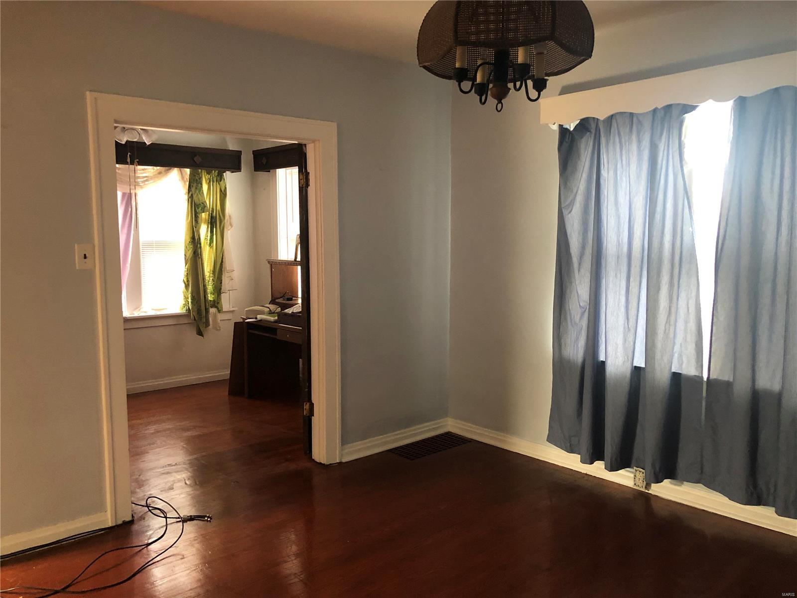 8715 Natural Bridge Road St. Louis, MO 63121 - Photo 5 of 9 Gallery Image 5