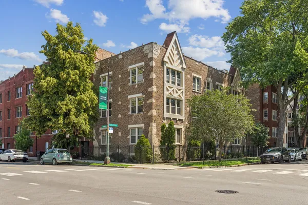 $289,000 | 1956 West Melrose Street, Unit 202, Chicago, IL 60657