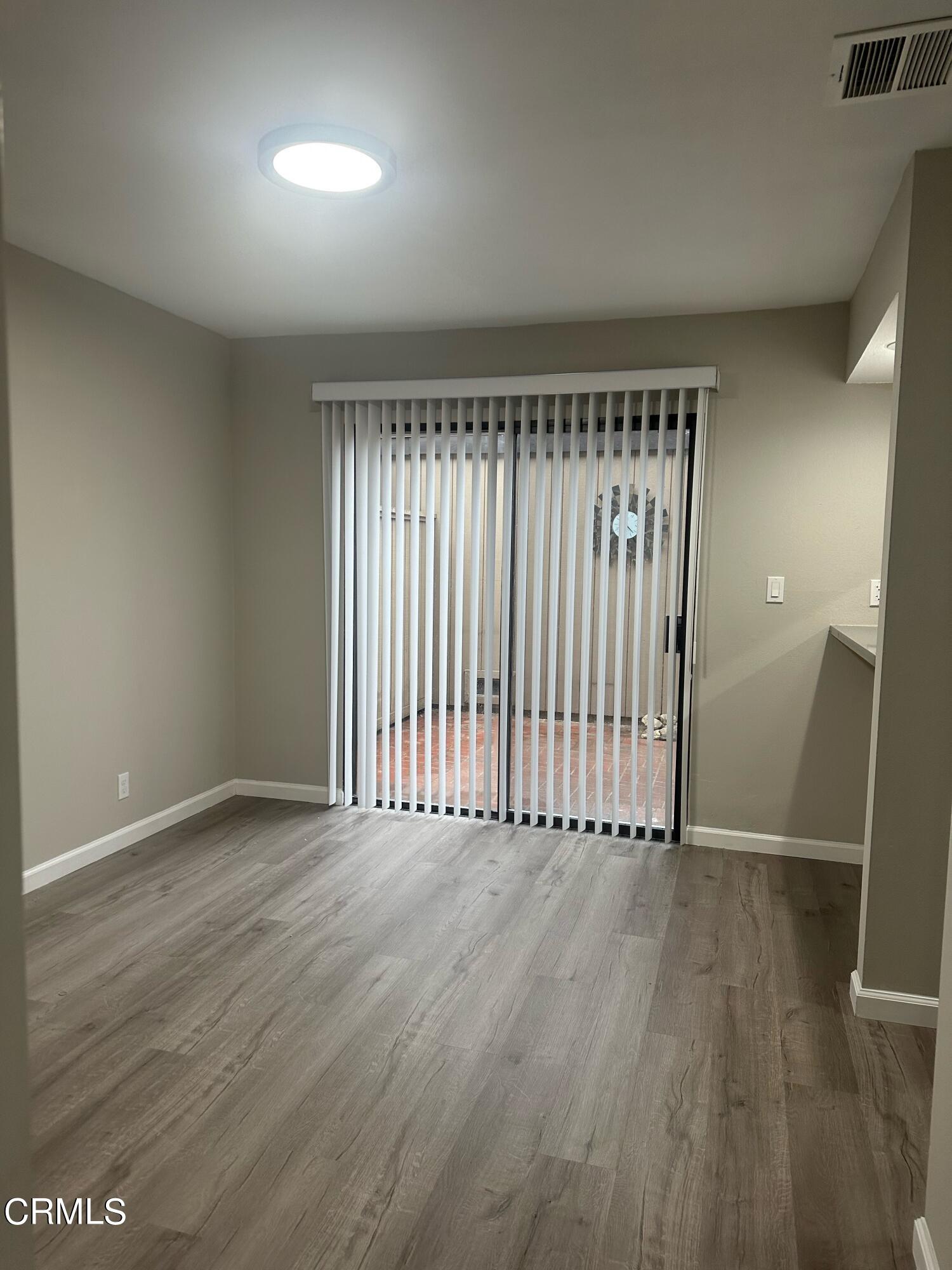 375 West Walnut Street Pasadena, CA 91103 - Photo 13 of 42 an empty room with wooden floor and windows