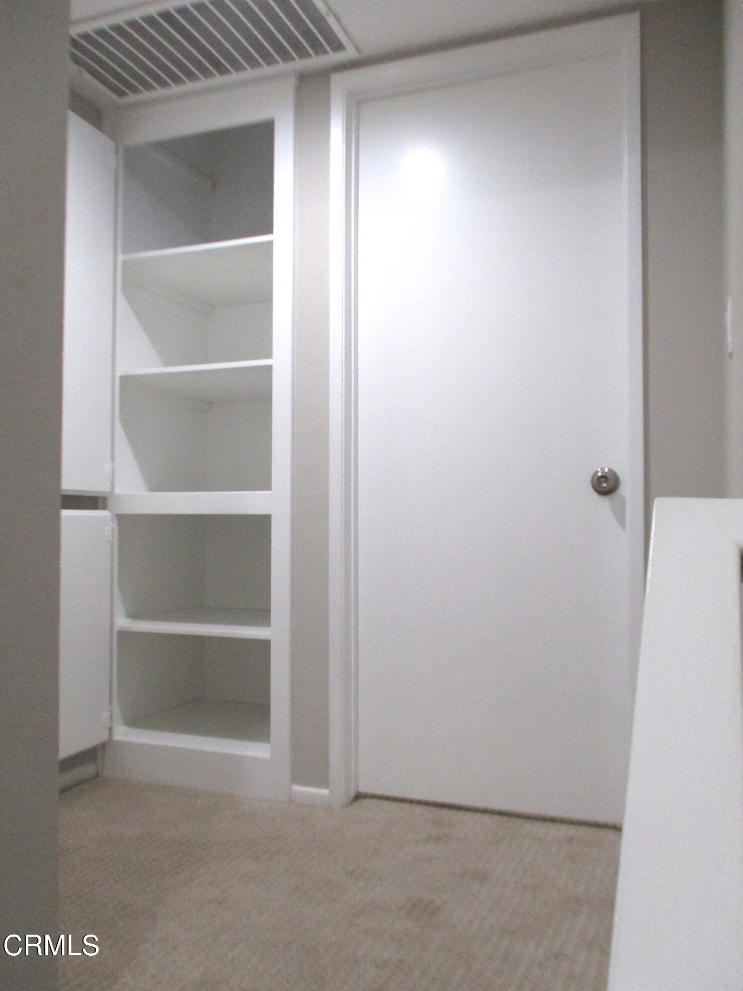 375 West Walnut Street Pasadena, CA 91103 - Photo 18 of 42 a view of an empty room