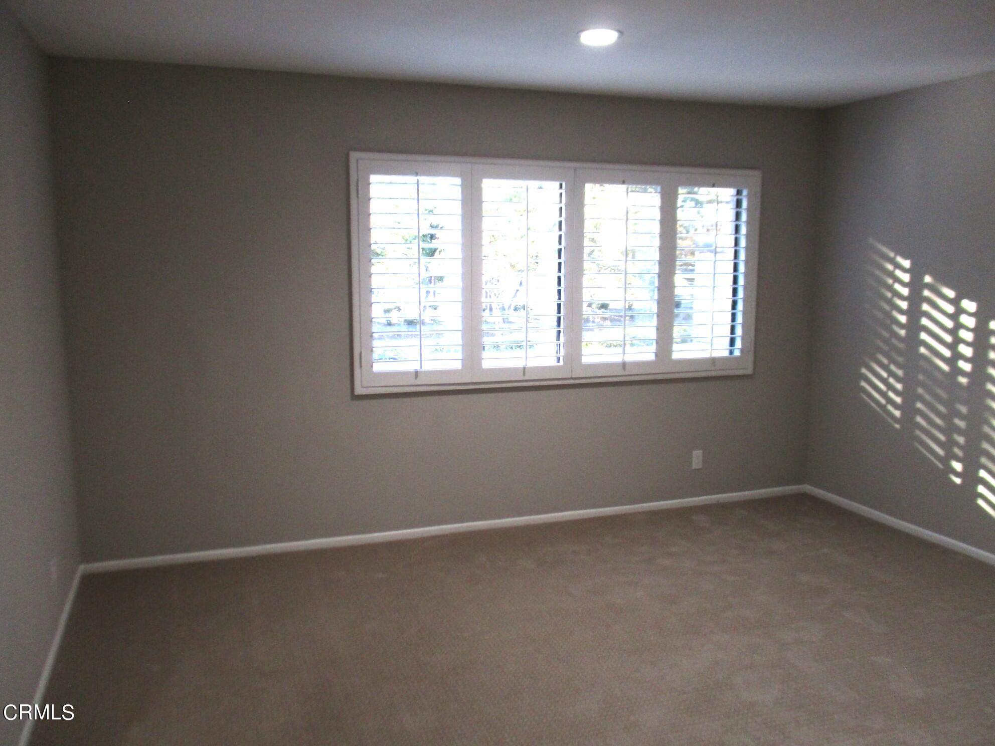 375 West Walnut Street Pasadena, CA 91103 - Photo 20 of 42 an empty room with a window