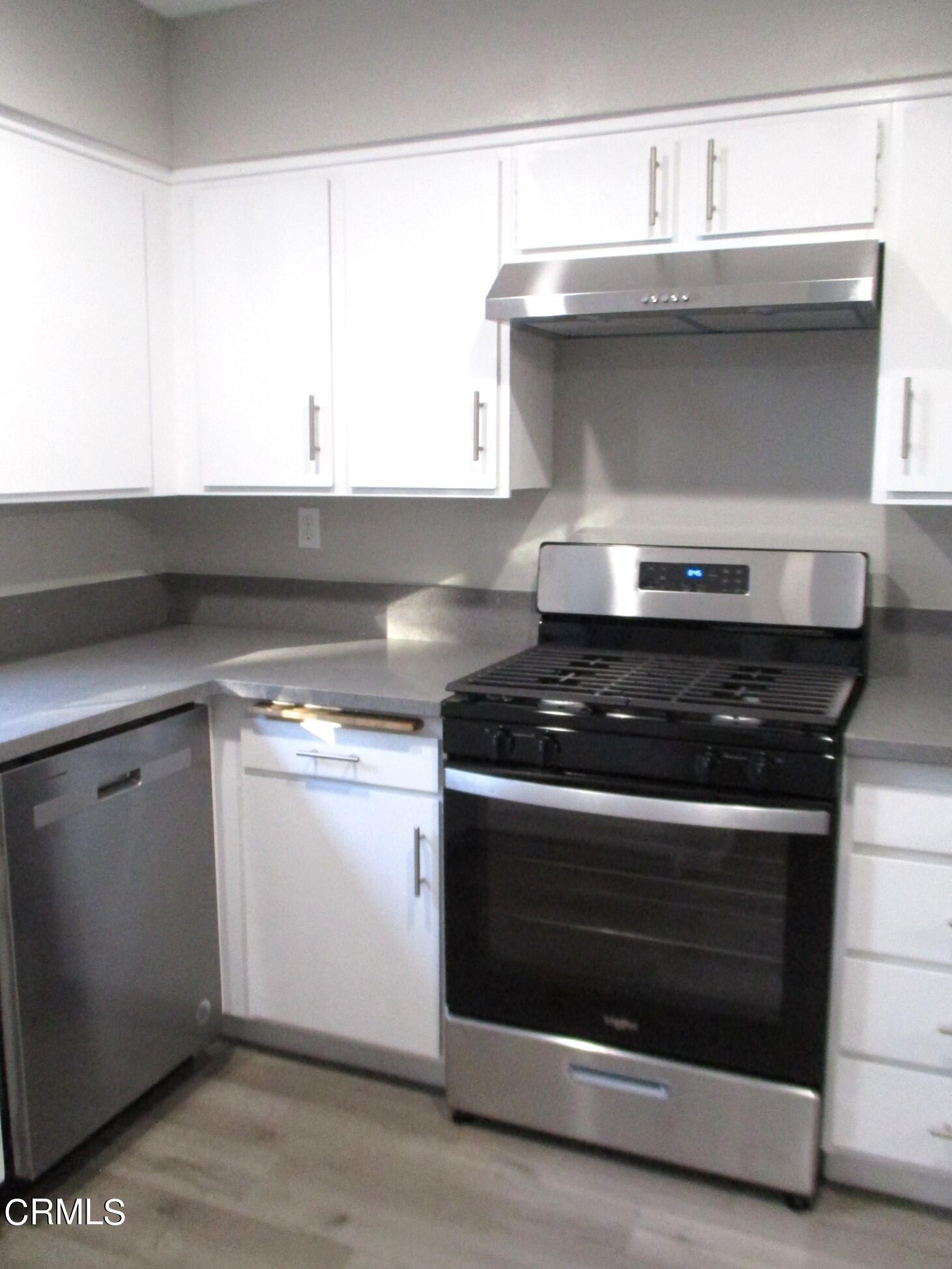 375 West Walnut Street Pasadena, CA 91103 - Photo 9 of 42 a stove top oven sitting inside of a kitchen