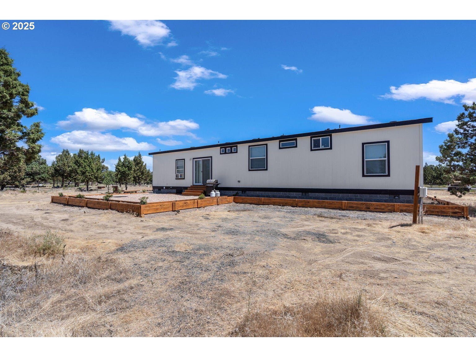 16277 Southeast Cahvilla Road Prineville, OR 97754 - Photo 14 of 22 a backyard of a house with table and chairs