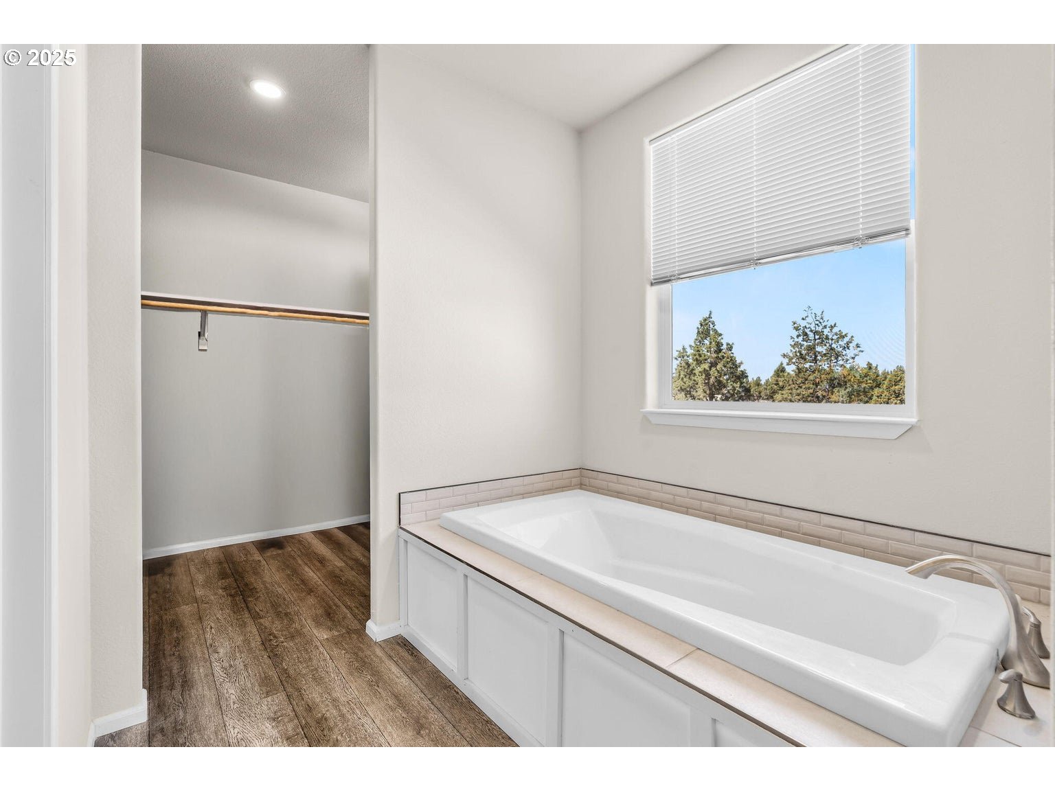 16277 Southeast Cahvilla Road Prineville, OR 97754 - Photo 4 of 22 a bathroom with a bathtub and a shower