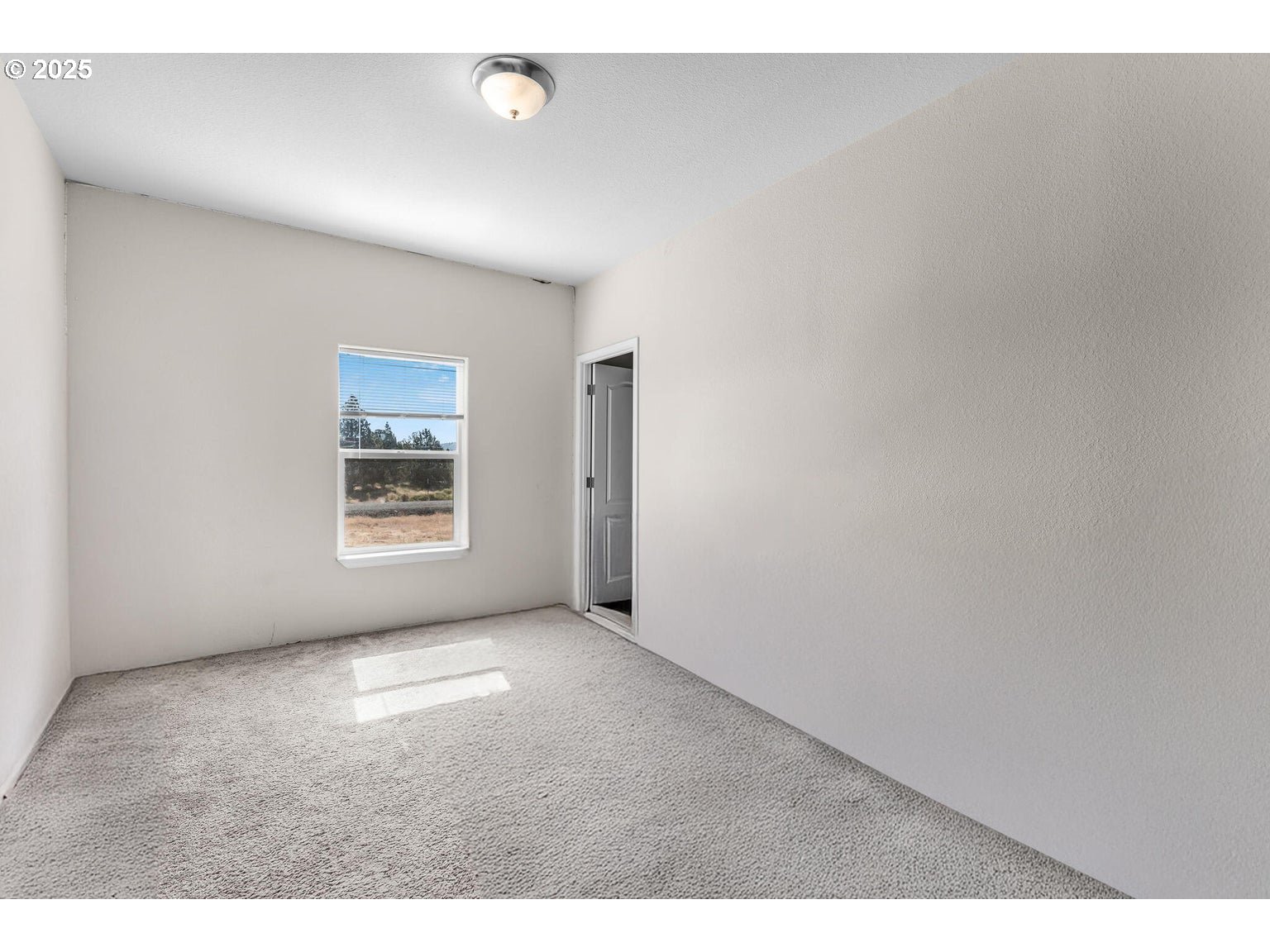 16277 Southeast Cahvilla Road Prineville, OR 97754 - Photo 6 of 22 an empty room with windows