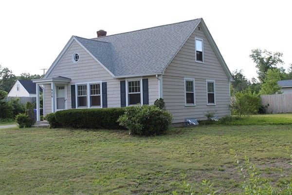 926 Plumtree Road Springfield, MA 01119 - Photo 1 of 21 a front view of a house with a garden