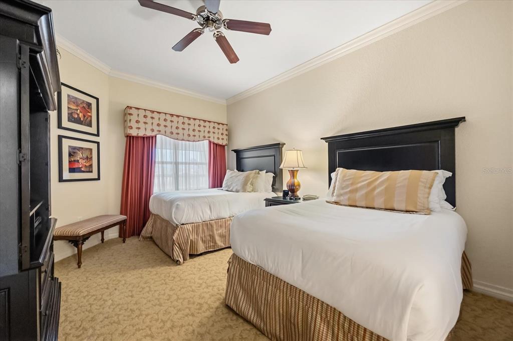 1114 Sunset View Circle, Unit 402 Reunion, FL 34747 - Photo 12 of 32 a bedroom with double bed and a window