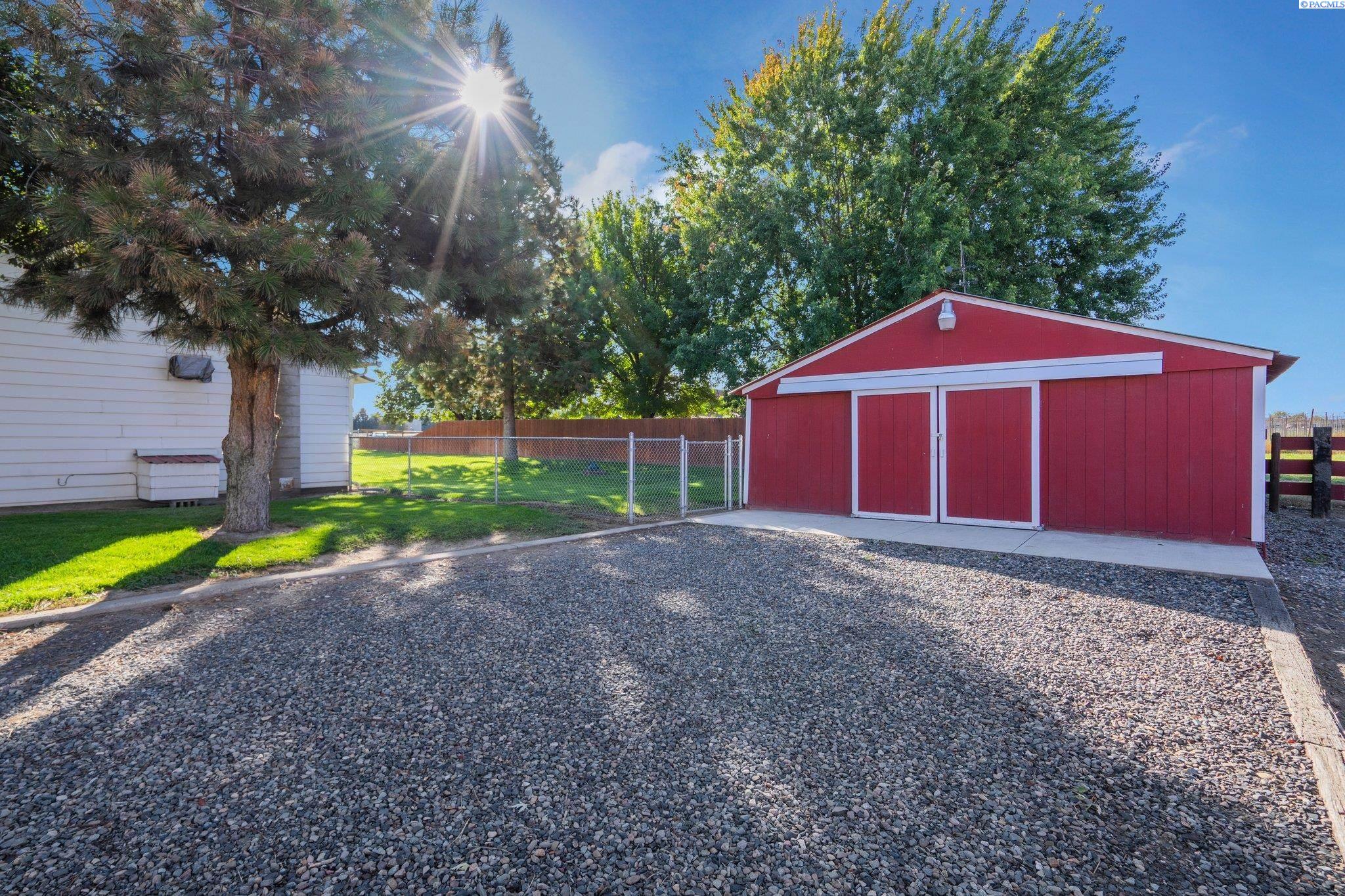 370 Forrest Road Grandview, WA 98930 - Photo 4 of 31 Gallery Image 4