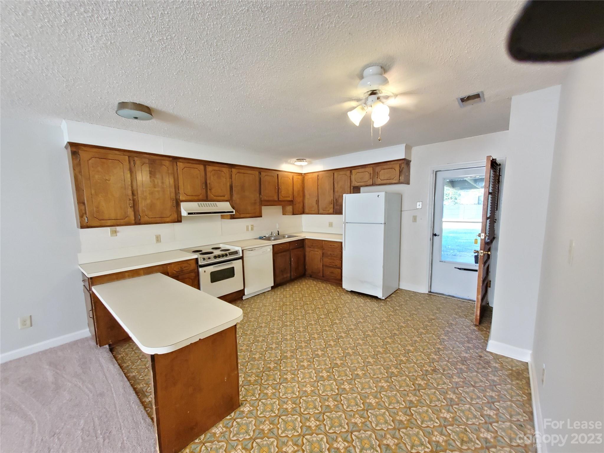 6100 Pleasant Grove Road Charlotte, NC 28216 - Photo 5 of 14 a view of a kitchen with a sink cabinets and a kitchen
