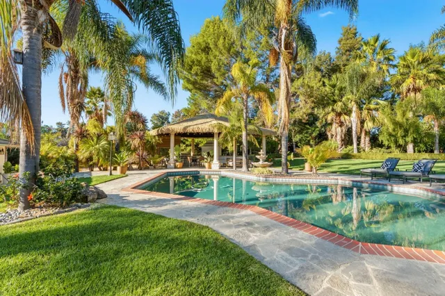 $8,250,000 | 330 Ridgeway Road, Woodside, CA 94062