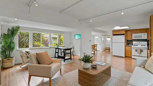 $329,000 | 204 Barcelona Avenue, Novato, CA 94949