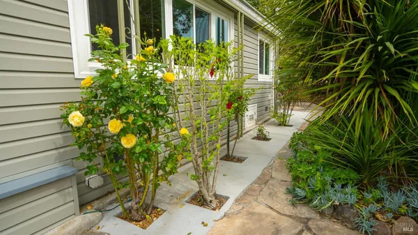 $329,000 | 204 Barcelona Avenue, Novato, CA 94949