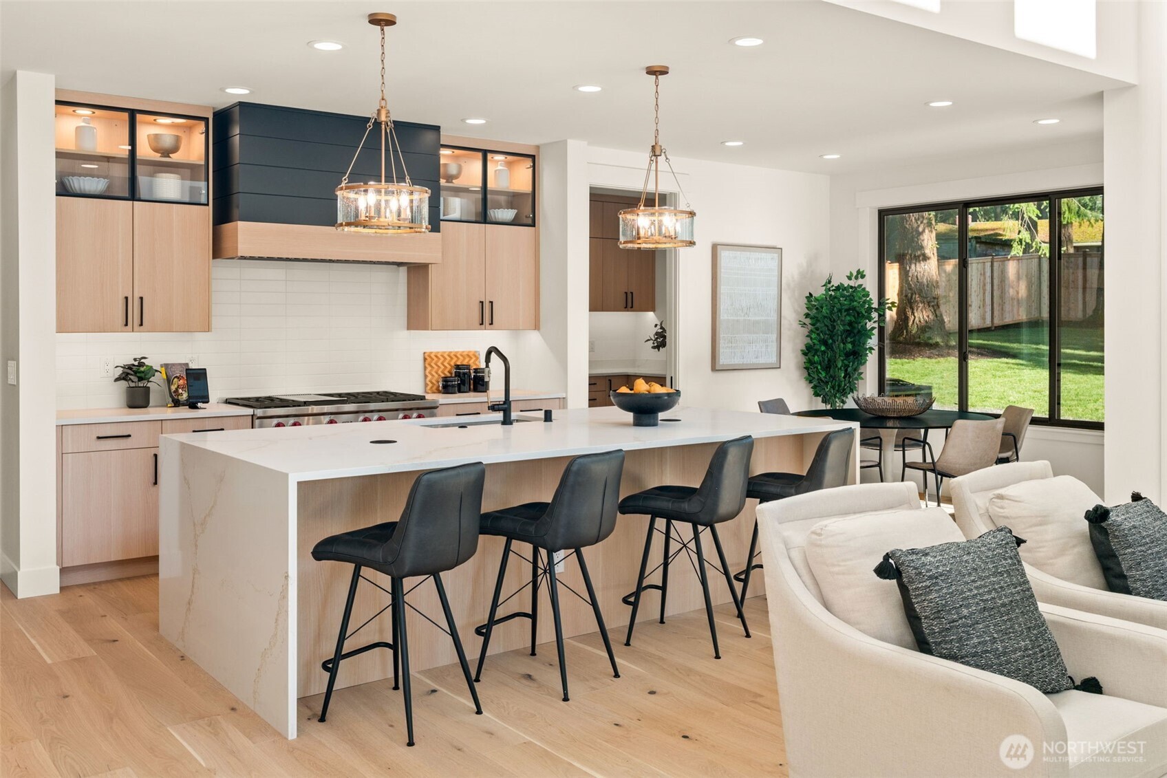 4028 138th Avenue Southeast Bellevue, WA 98006 - Photo 9 of 40